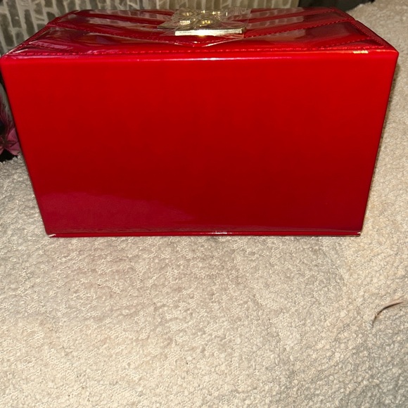 Yves Saint Laurent Beauty padded large Storage π₯³π₯³ββ - Picture 5 of 8
